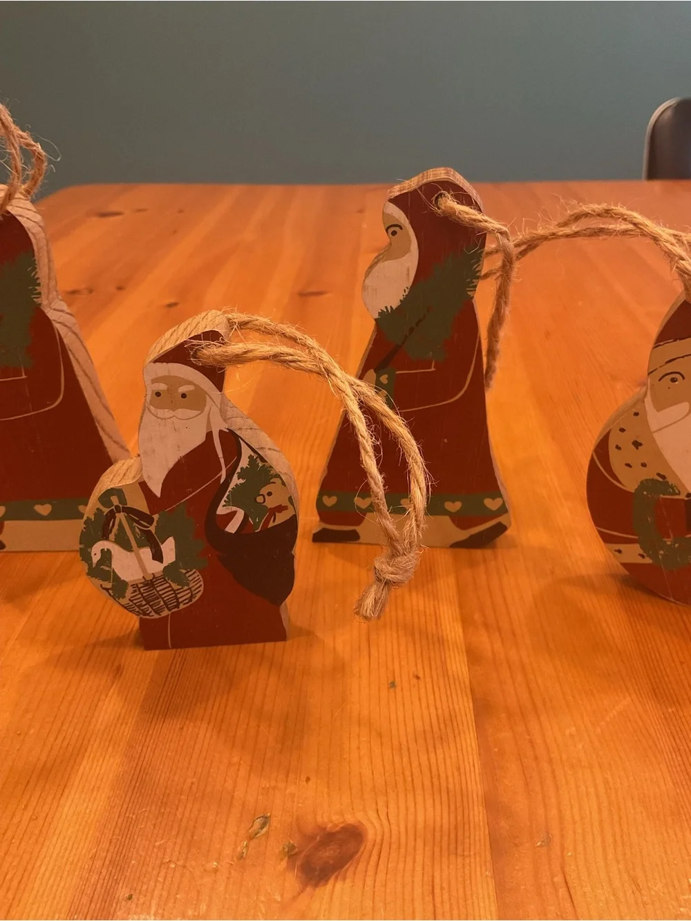 WOODEN SANTA ORNAMENTS FARMHOUSE CHRISTMAS RUSTIC COUNTRY PAINTED LOT OF 5
